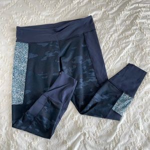 Lululemon - Navy Blue Camo / Pebble Print Leggings